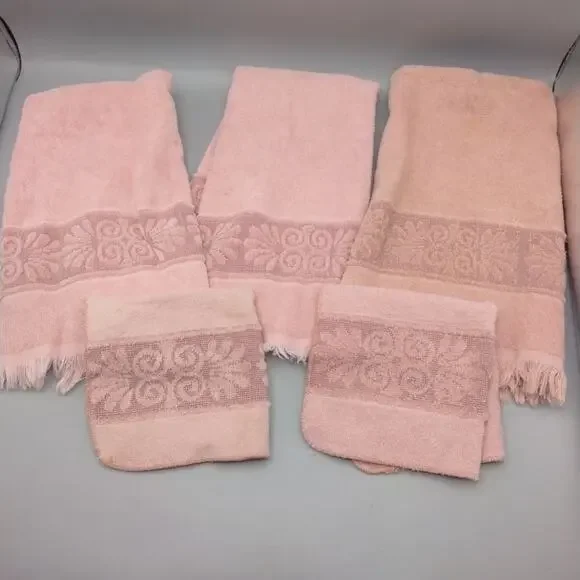 Vintage Cannon Pink Sculpted 3 Hand towels 2 Wash Cloth Floral