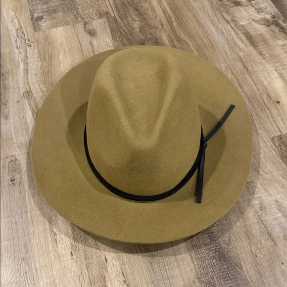 Classic Wide Brim Felt Hat - Tan with Black Band