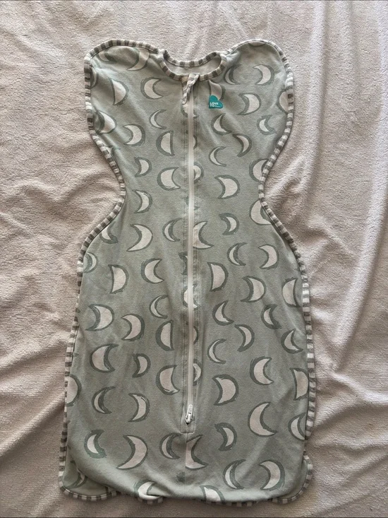 Love to dream Sage Moon-Print Swaddle Sack