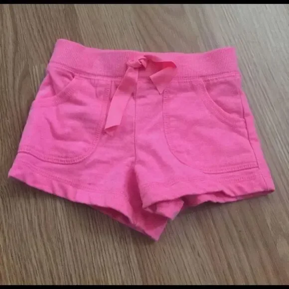 Carter's baby girl shorts🐝