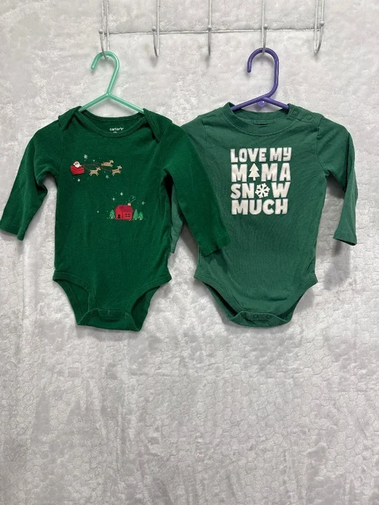 Lot of 2 Christmas print baby bodysuit green Santa’s unisex size 12 M