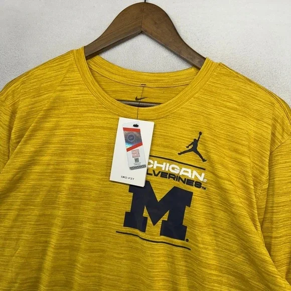 Michigan Wolverines Shirt Men's Large Yellow Jordan Nike Dri Fit Spellout NEW