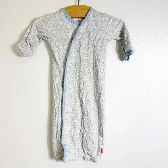 Magnificent Baby Magnetic Gown Unisex NB Grey Blue Geometric Cotton Sleeper