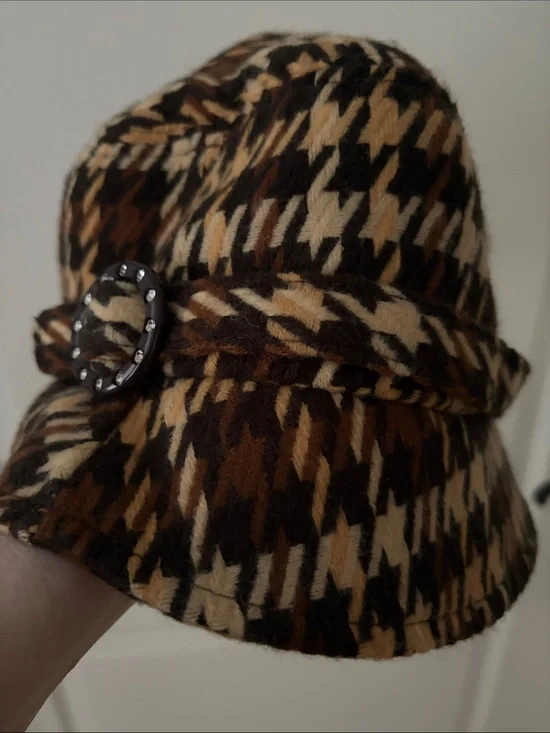 NWT D&Y Brown and Cream Houndstooth Bucket Hat with Accent Buckle
