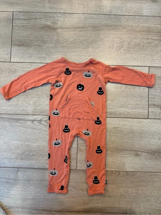 Kyte BABY Orange Halloween Pumpkin-Print Long-Sleeve One-Piece