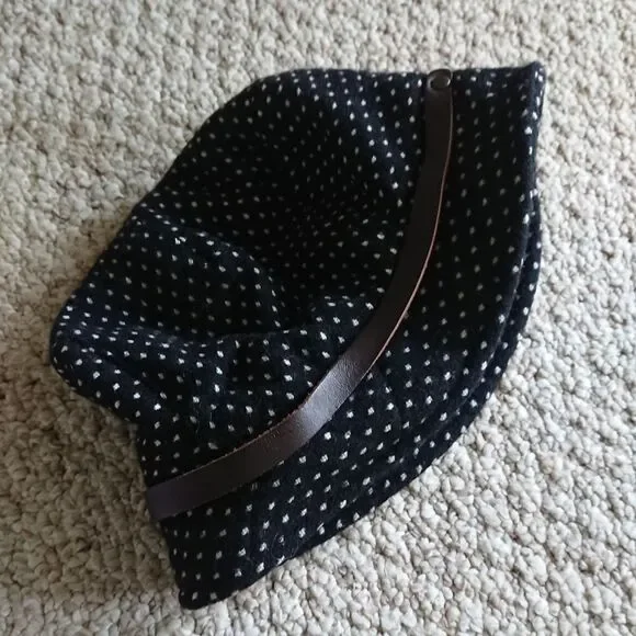 Italy yarn/wool black white dotted winter hat