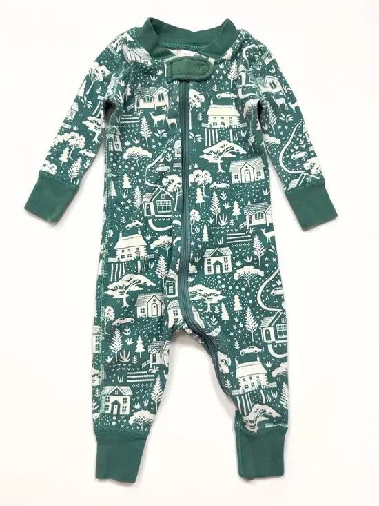 Hanna Andersson Zip Sleeper Pajamas in Green Vintage Village