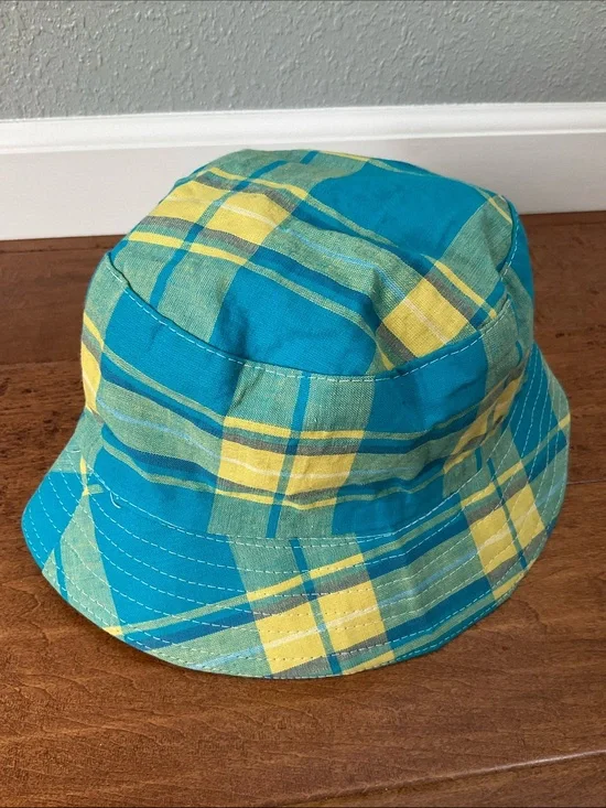 Reversible bucket hat