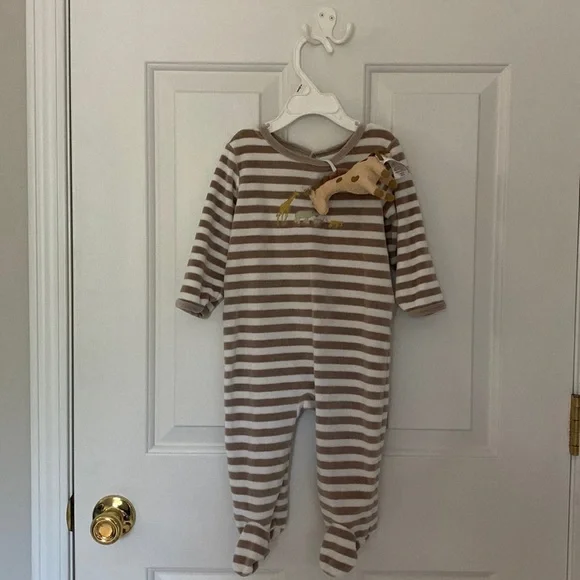 NWOT Jacadi Paris Baby Striped Pajama with Small Stuffed Giraffe - 12M