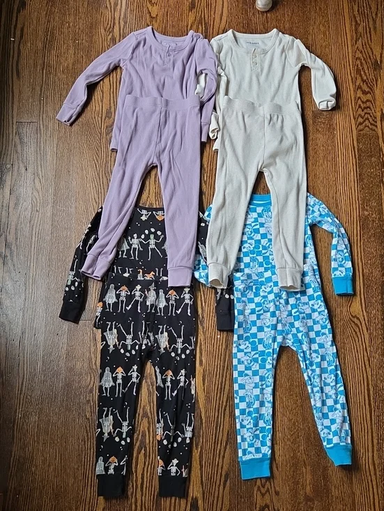 Old Navy 3t Pajama Haul. 2 Soft-knit pair and a Halloween pair and Mickey pair.