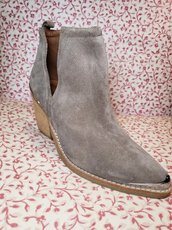 Jeffrey Campbell Women’s Gray Suede Slip-On Shoes