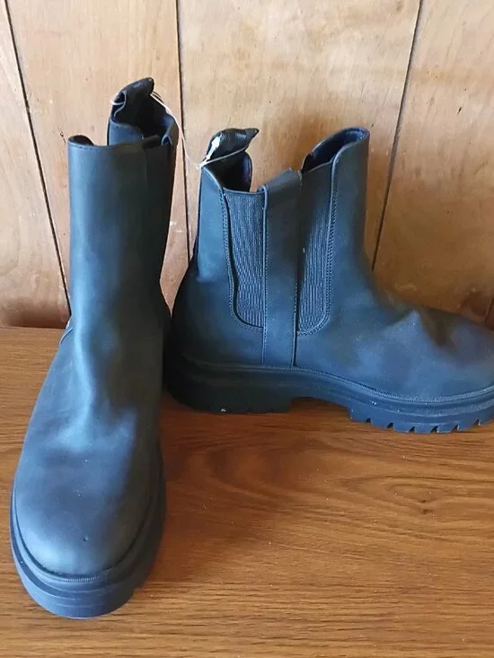 Black Chelsea Lug Sole Boots - Women's Ankle Boots