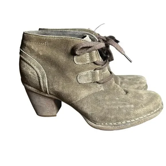 Clarks Artisan Carleta Lyon Taupe chunky heel lace up heeled booties sz 9 1/2