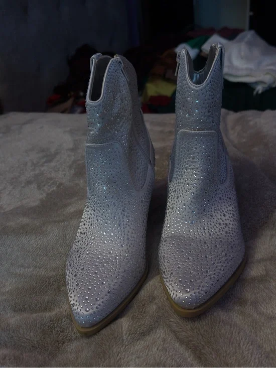 Crystal-Embellished Pointed Ankle Booties - Light Gray