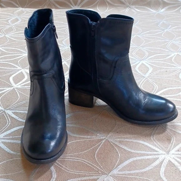 Sketchers Vintage Leather Ankle Boots!