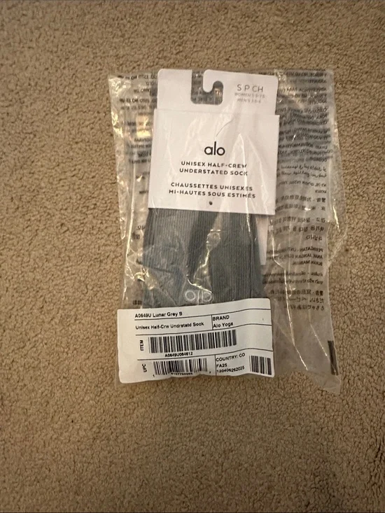 NWT Alo crew socks small