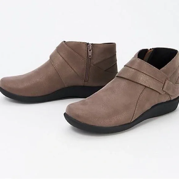 NEW!! Women’s Clarks Sillian Rani Stylish Pewter Ankle Boots Size 12N