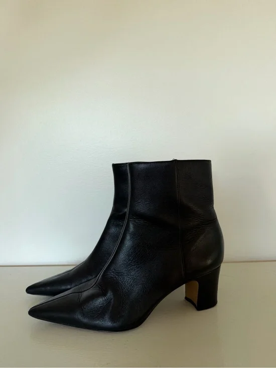 Women's Black Leather Pointed Heel Ankle Boots