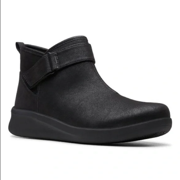 NEW!! Women’s Clarks Sillian 2.0 West Black Bootie Size 5.5M