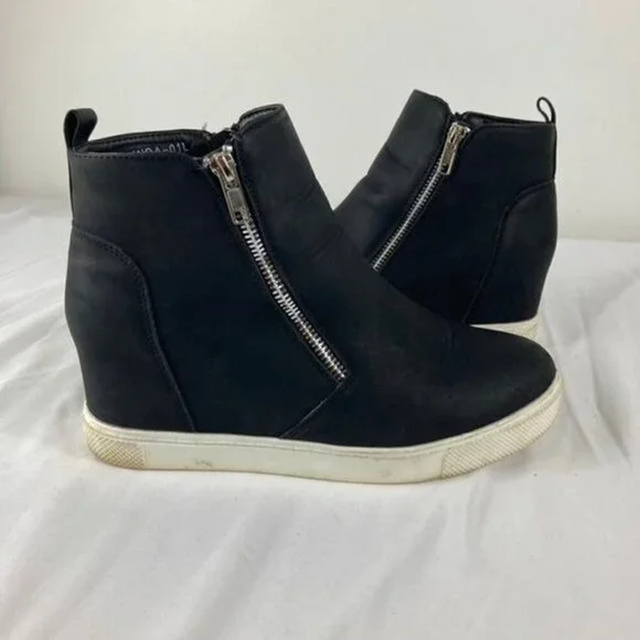 Womens Olivia & Kate Melinda Wedge‎ Zip Booties 9