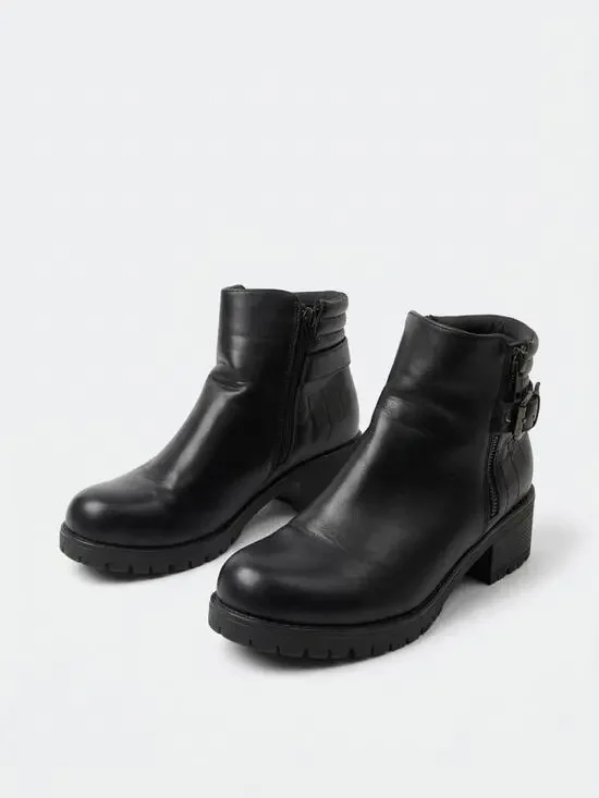 Allot Black Ankle Boots New Size 8