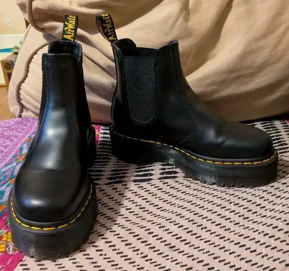 Dr. Martens 2976 Quad Black Smooth Leather Platform Chelsea Boots Women’s Size 7