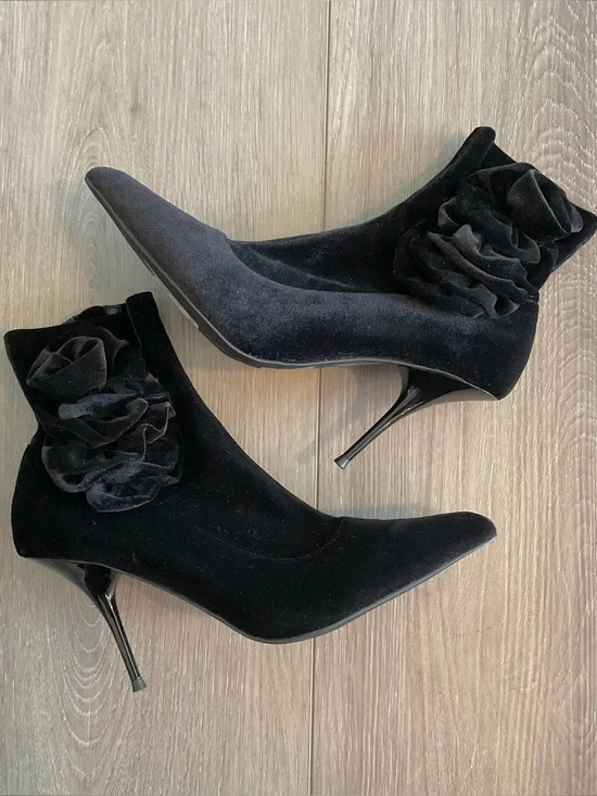 JEFFREY CAMPBELL Florette Velvet Boots Pointed Toe In Black Size 8.5