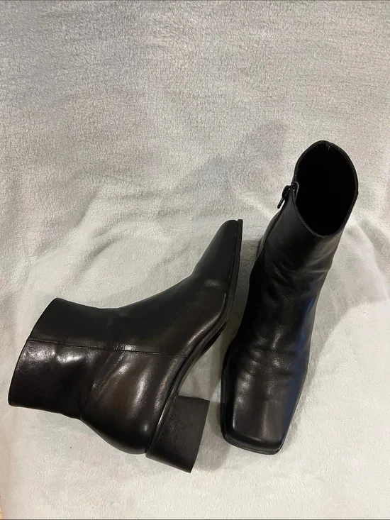 Minimalist Chunky Heel Black Leather Square Toe Ankle Boots Retro. Size 7.5