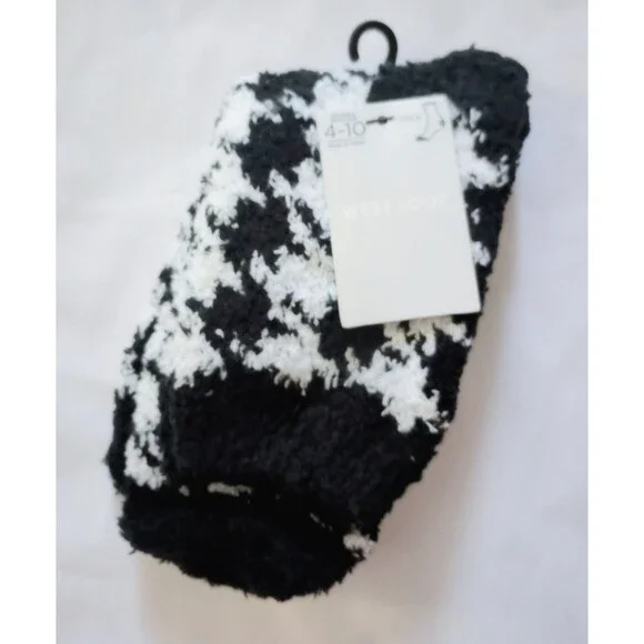 NWT West Loop Black / White Houndstooth Fuzzy Socks sz 4-10 Womens