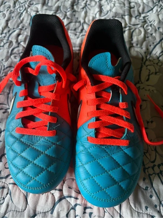Nike Kids soccer cleats in Bright Blue and Neon Orange size 2Y