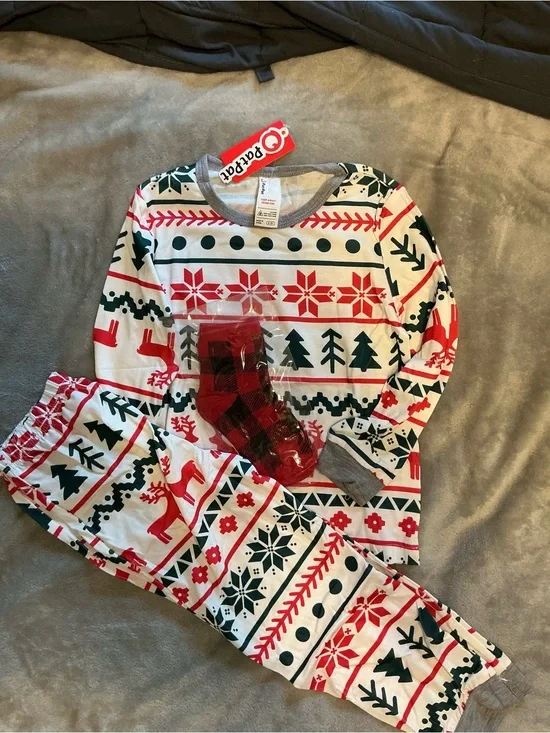 PatPat Red, Green & White Holiday Fair Isle Kids Pajama Set