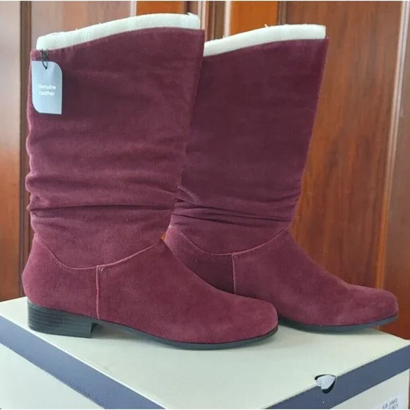 NIB st johns bay Boots 