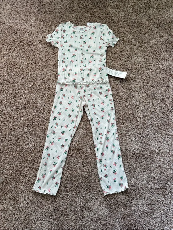 Girl’s Old Navy Pajamas