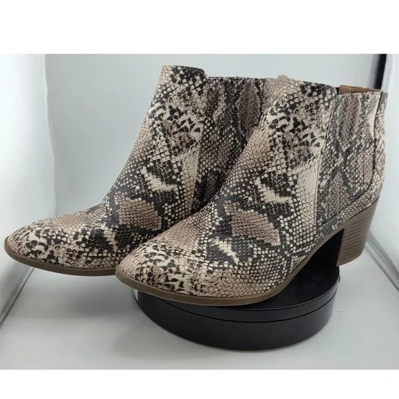 Maurices Womens Snake Print Ankle Booties Pointed Toe Block Heel Neutral Size 7R