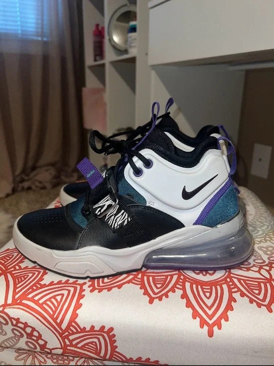 Nike Youth Air Force 270