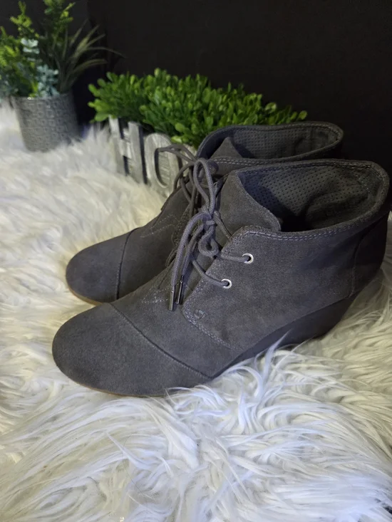Toms Desert Charcoal Suede Lace-Up Wedge Booties. Women Size 11