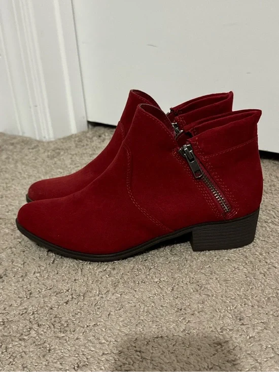 Pretty Sun & Stone size 6.5 cherry red Adeline boots faux suede new