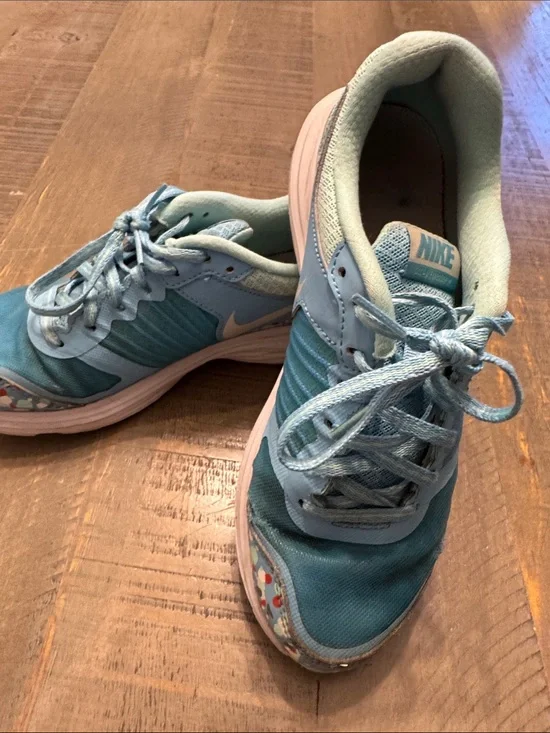 Nike Kids Light Blue and White Sneakers