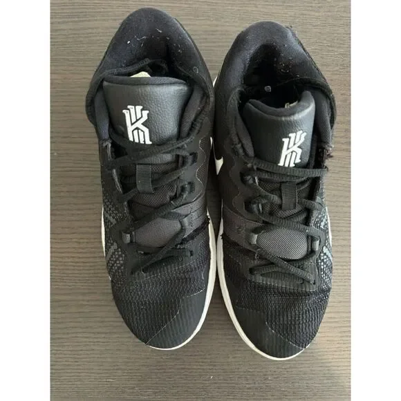 Nike Boys Kyrie Irving Flytrap Black White Size 6Y‎ Basketball Shoes Sneakers