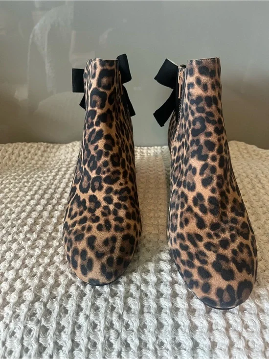 Copper Key Leopard Print Ankle Booties Black Heel Bow Accent Size 8.5 539