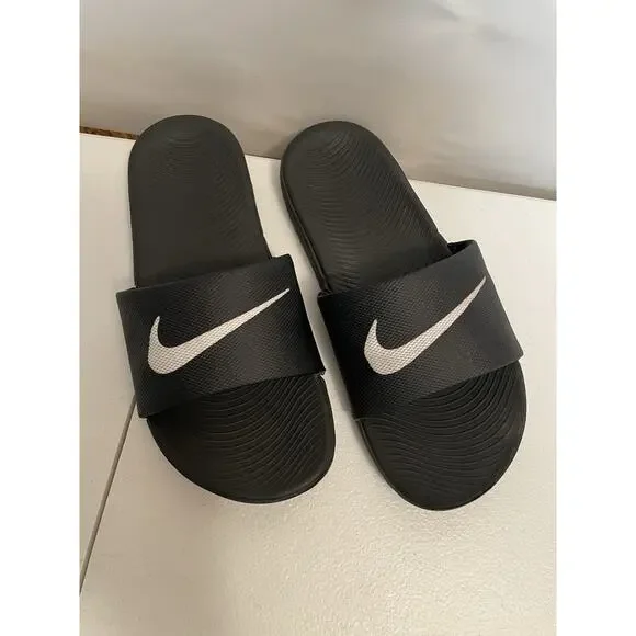 NIKE black slides youth sandals Slip on‎ Size 5Y beach pool shoes flip flops