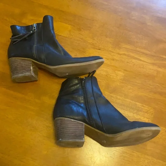 Baretraps Nyomi Black Leather Boots 10 GUC