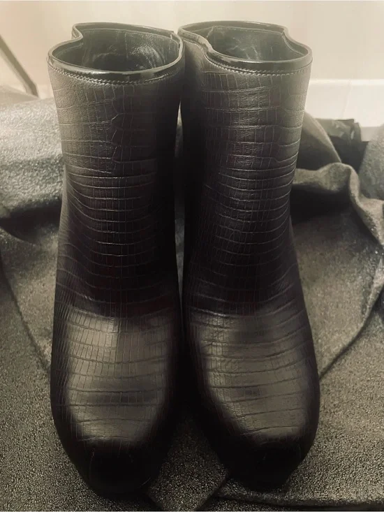 Yves Saint Laurent Ankle Boots - Leather Booties - Women's Size: 7.5