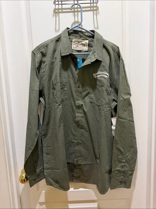 Casual Olive Green Long-Sleeve Button-Down Shirt