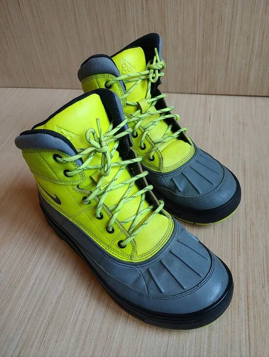 Nike Woodside 2 High Boots Lace Up Sneakers Yellow Neon Green Grey Rubber 7Y