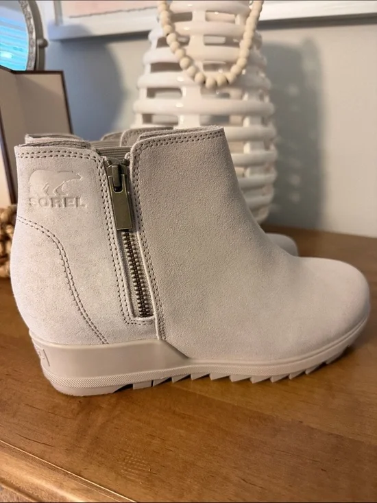 Sorel Light Beige Suede Wedge Ankle Booties Size 8.5