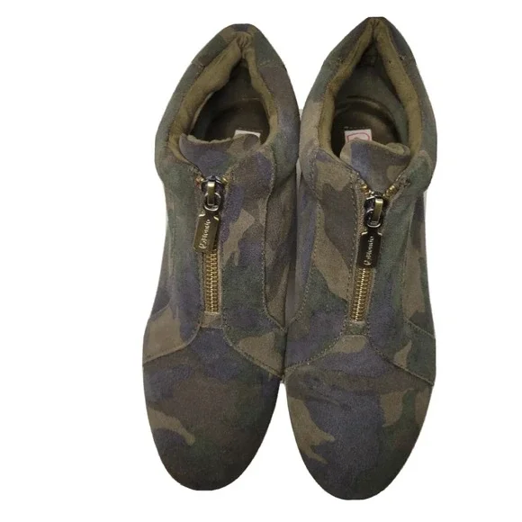 Blondo Glenda‎ Waterproof Camo Zip Up Ankle Booties Comfortable Shoes comfort