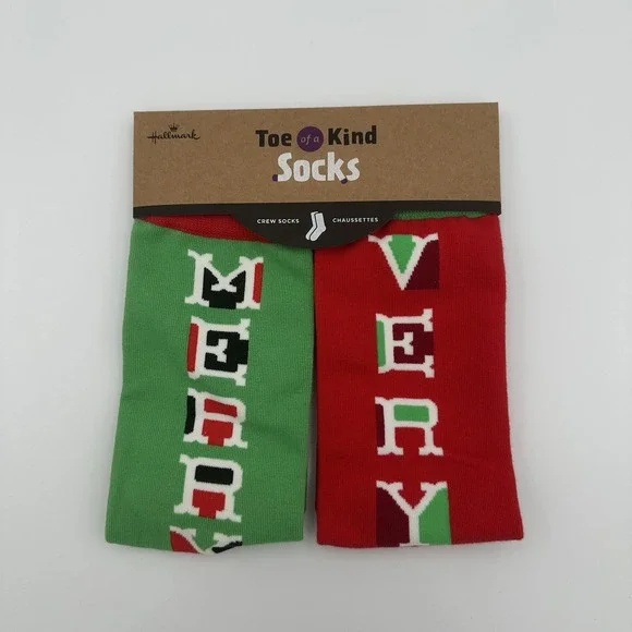 Hallmark Toe of a Kind Christmas Crew Socks Very Merry One Size‎