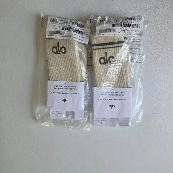 Alo Yoga Throwback Socks 2 pack Womens M Beige Oatmeal Heather Mid Calf Stripe
