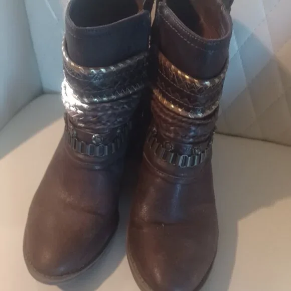 Brown Cute Fun Gold Blingy Ankle Zip Up Vintage Boots Size 9 Great Condition